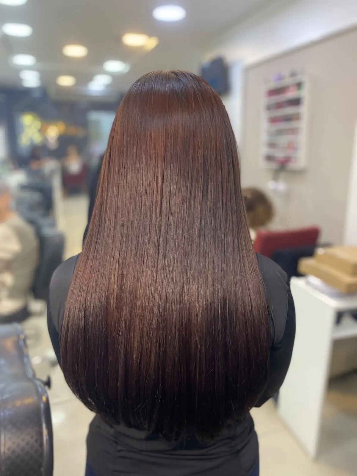 Cabelo alinhado com brilho e movimento